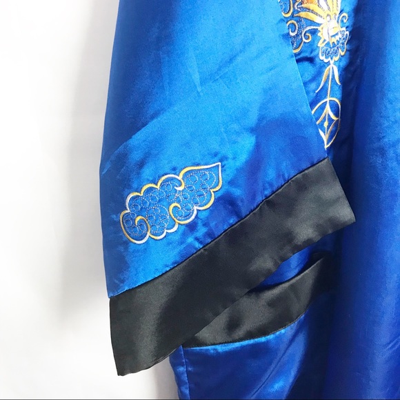 GORGEOUS UNISEX REVERSIBLE SATIN ROBE NWOT - Picture 4 of 10